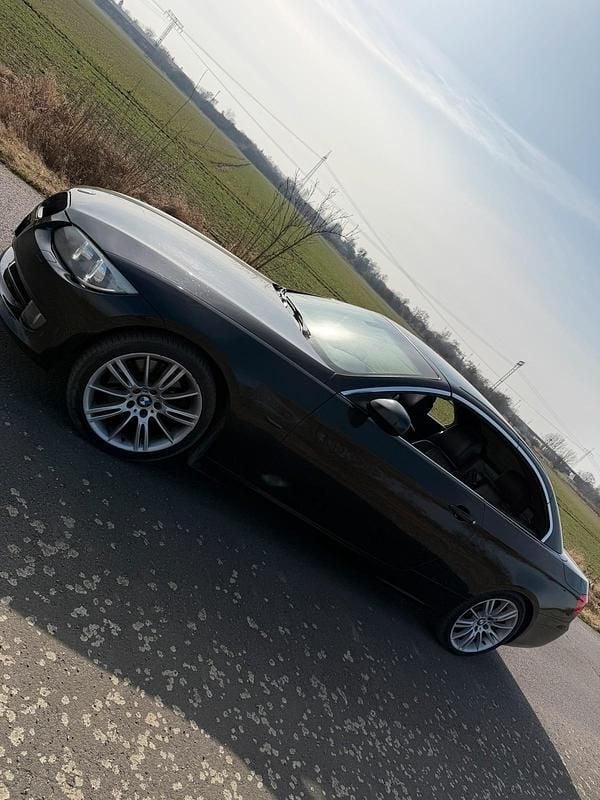 Gebraucht BMW 330 Cabriolet 241 PS (177 kW) 2011 Schwarz Cabrio