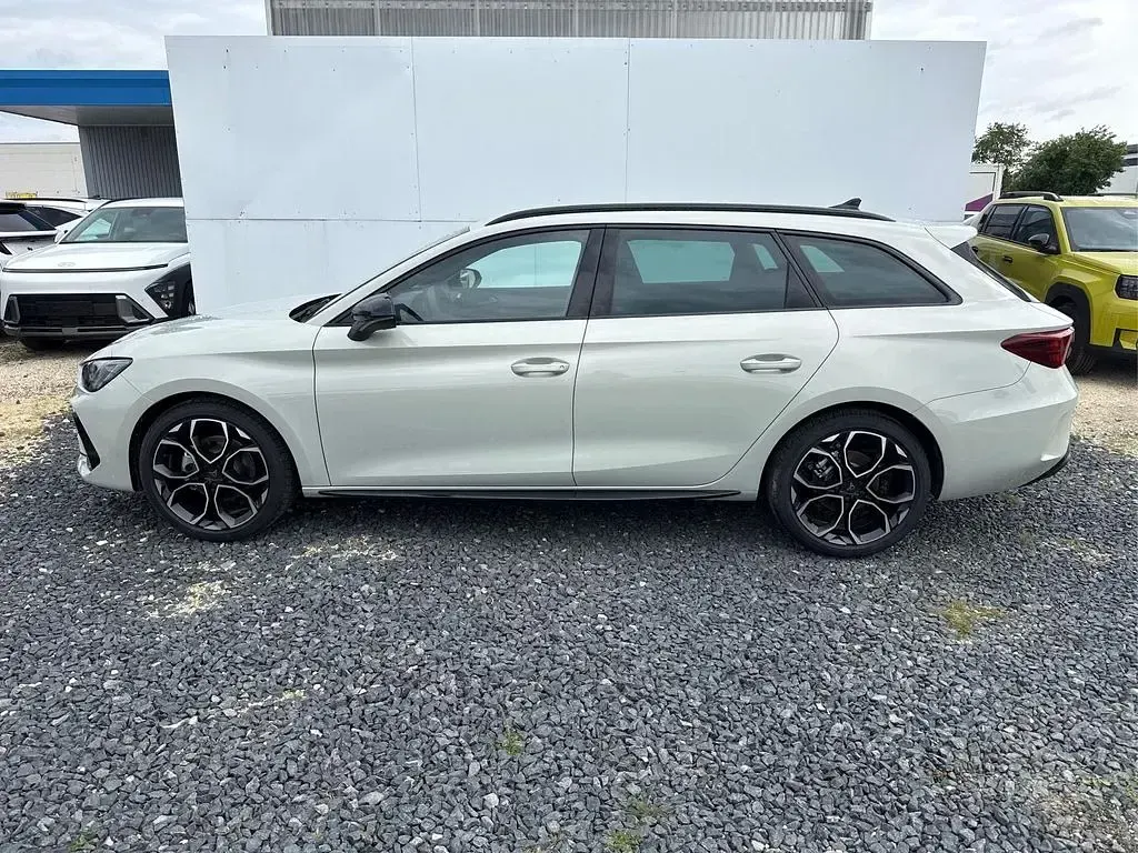 Neu Cupra Leon 150 PS (110 kW) 2025 Magnet grau s7s7 Limousine