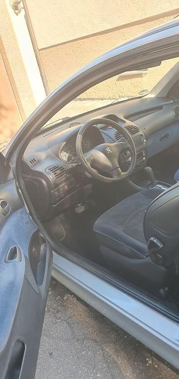 Gebraucht Peugeot 206 Style 75 PS (55 kW) 2001 Grau Limousine