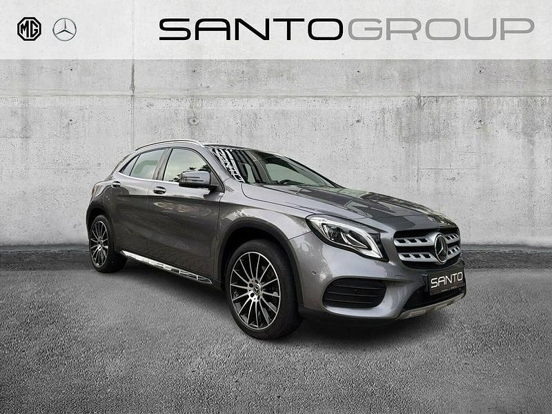 Grau Gebraucht 2018 Mercedes GLA220 AMG line SUV | 19.980 € (Fairer Preis) - Bild 1/4