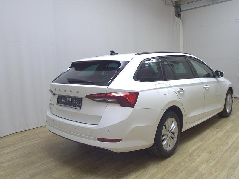 Second-hand Skoda Octavia Ambition 150 CP (110 kW) 2022 Alb Break