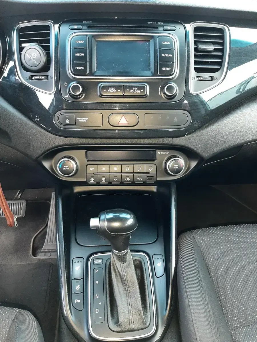 Gebraucht Kia Carens 2014 Silber Van / Kleinbus