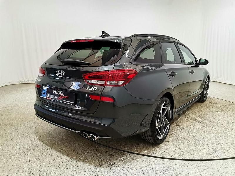 Neu Hyundai i30 N Line 140 PS (102 kW) 2025 Cypress green met. Kombi