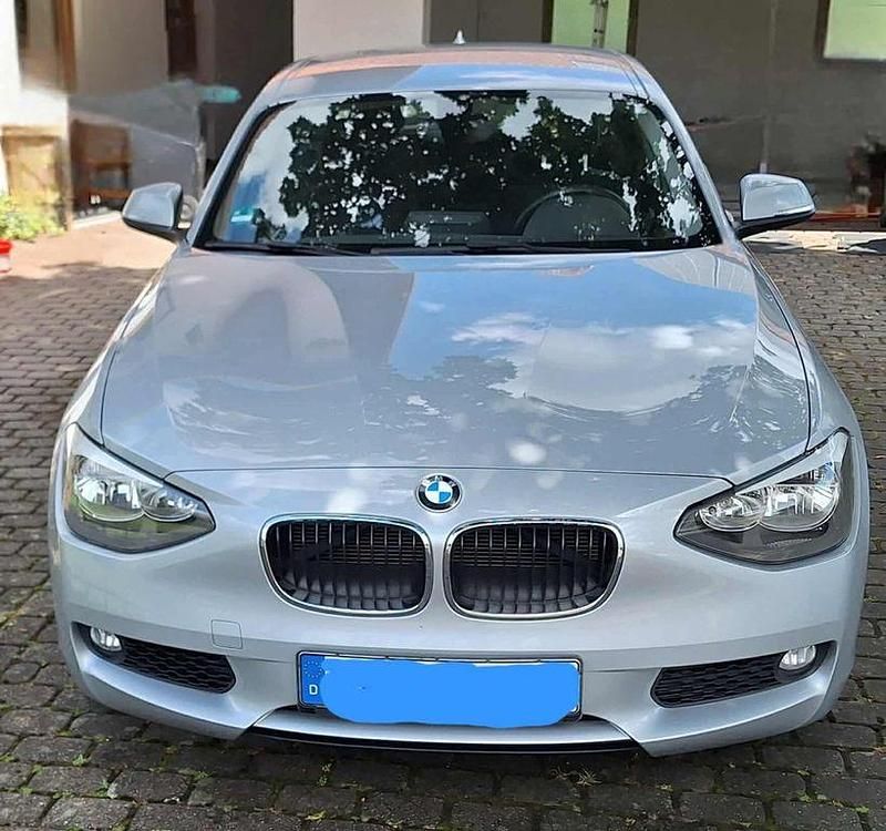 Silber Gebraucht 2013 BMW 116 Efficient Dynamics Kleinwagen | 7.200 € (Guter Preis) - Bild 1/4