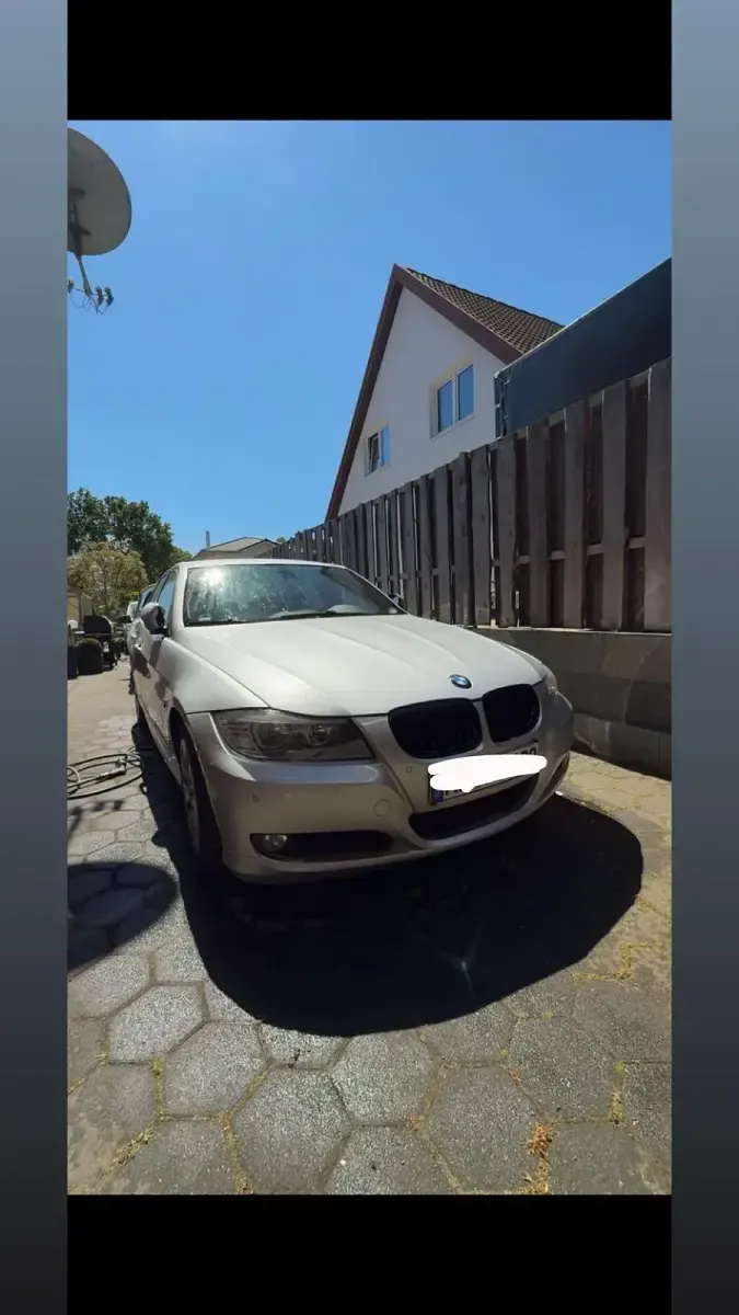 Gebraucht BMW 318 143 PS (105 kW) 2009 Silber Limousine