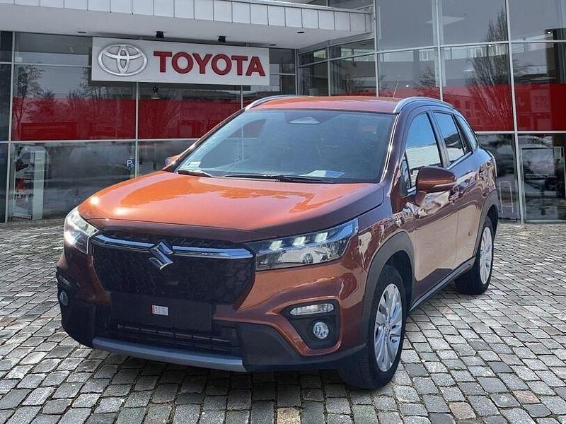 Braun Gebraucht 2025 Suzuki SX4 S-Cross Comfort SUV | 21.990 € (Superpreis) - Bild 1/4