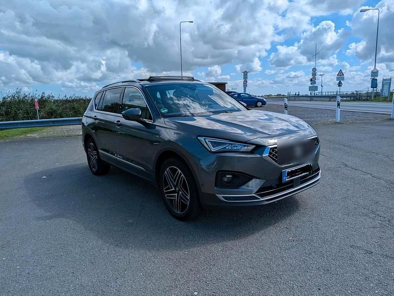 Grau Gebraucht 2020 Seat Tarraco XCELLENCE SUV | 24.500 € (Superpreis) - Bild 1/4