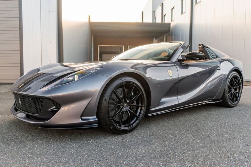 Grau Gebraucht 2022 Ferrari 812 Cabrio | 389.950 € - Bild 1/4