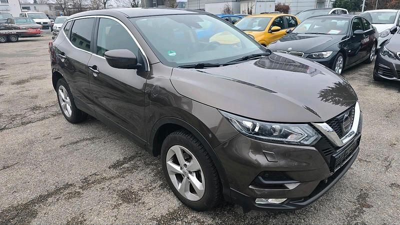 Braun Gebraucht 2017 Nissan Qashqai N-Connecta SUV | 9.700 € (Guter Preis) - Bild 1/4