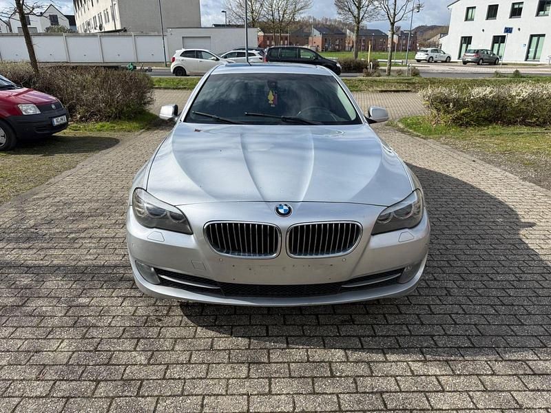 Gebraucht BMW 520 163 PS (119 kW) 2011 Silber Limousine