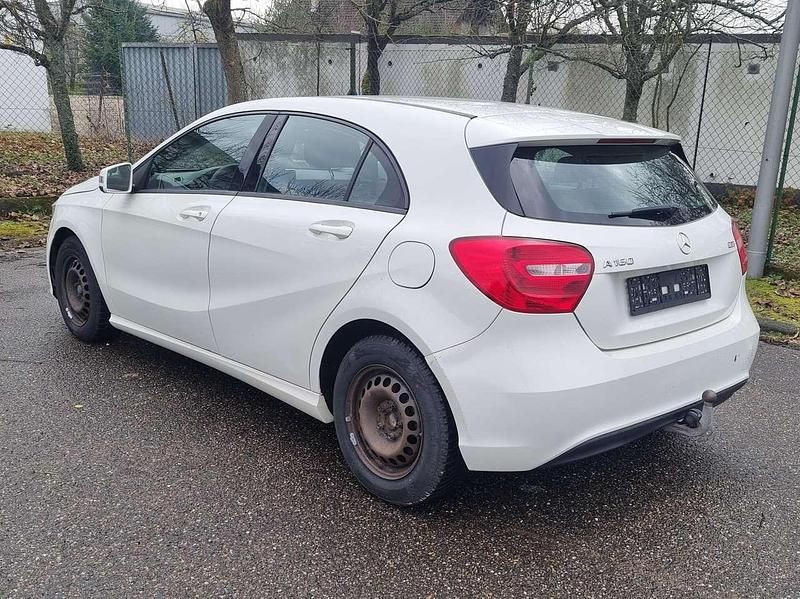 Gebraucht Mercedes A160 90 PS (66 kW) 2014 Weiß Limousine
