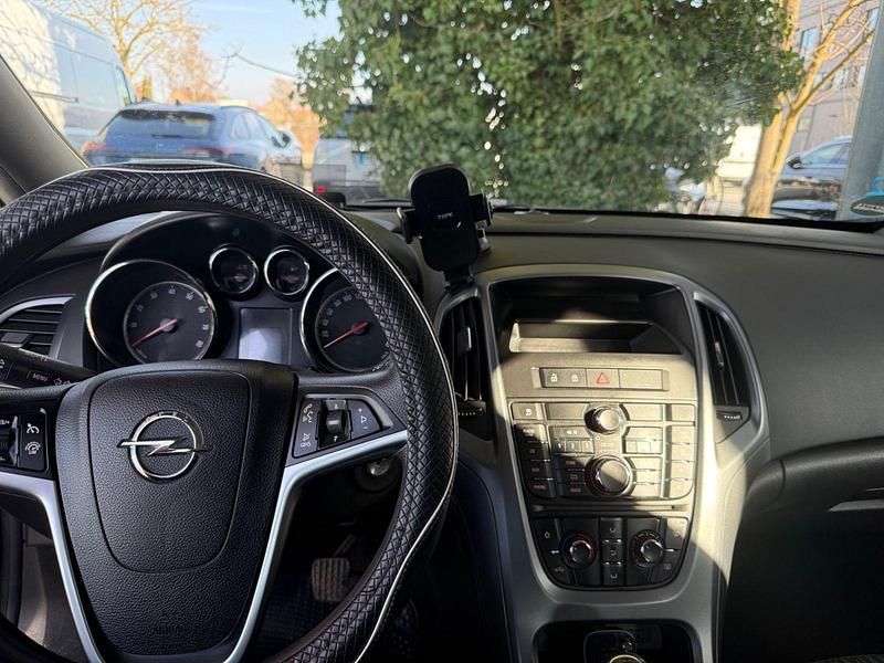 Gebraucht Opel Astra Edition 101 PS (74 kW) 2012 Schwarz Limousine