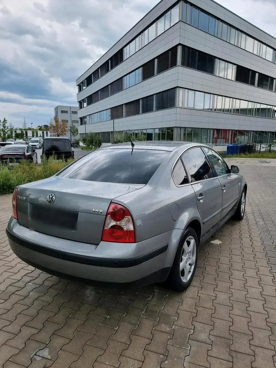Gebraucht VW Passat 150 PS (110 kW) 2001 Grau Limousine