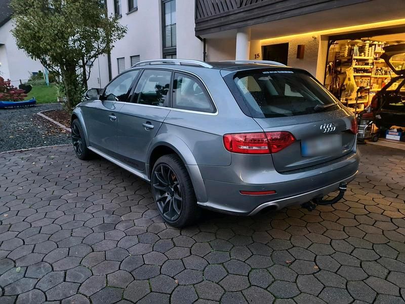 Second-hand Audi A4 Allroad 211 CP (155 kW) 2009 Gri Break
