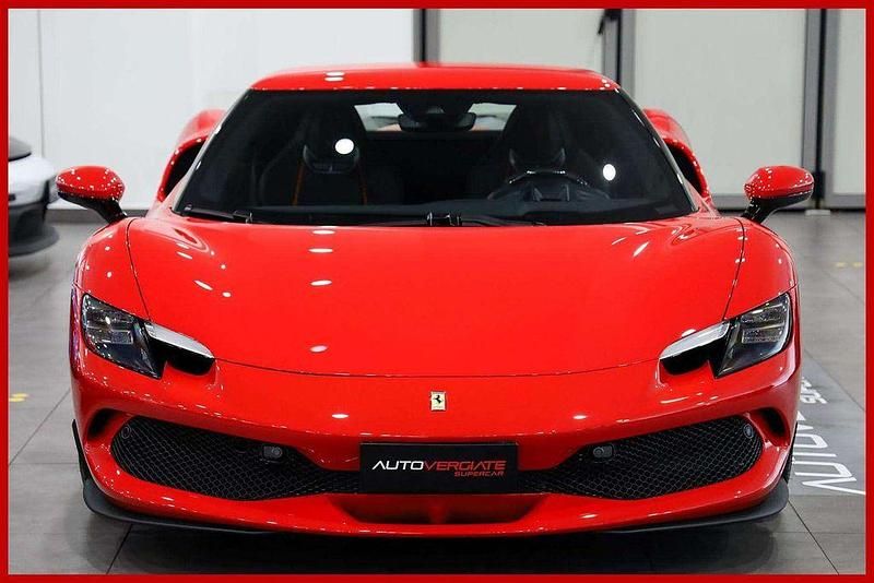 Second-hand Ferrari 296 880 CP (647 kW) 2024 Roșu