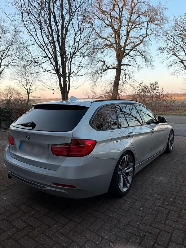 Gebraucht BMW 320 184 PS (135 kW) 2015 Silber Kombi