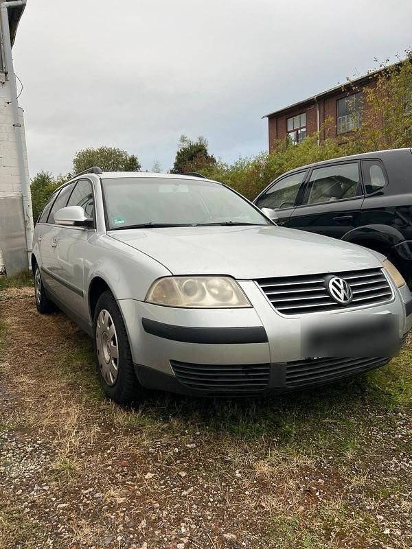 Silber Gebraucht 2003 VW Passat Comfortline Kombi | 1.399 € (Fairer Preis) - Bild 1/4