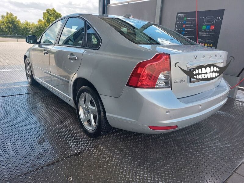 Silber Gebraucht 2011 Volvo S40 Business Edition Limousine | 3.500 € (Fairer Preis) - Bild 1/4