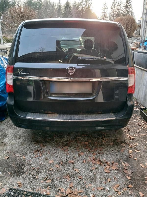 Gebraucht Lancia Voyager 179 PS (131 kW) 2012 Schwarz Van / Kleinbus