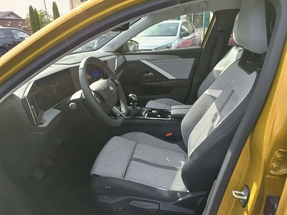 Gebraucht Opel Astra Elegance 131 PS (96 kW) 2023 Kult gelb Limousine