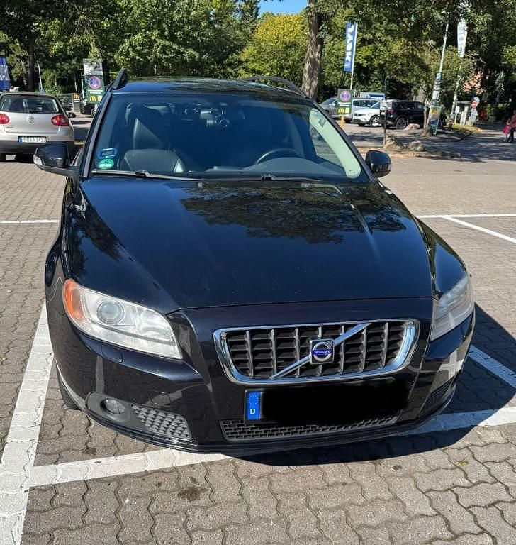 Schwarz Gebraucht 2009 Volvo V70 Momentum Kombi | 4.500 € (Teuer) - Bild 1/4