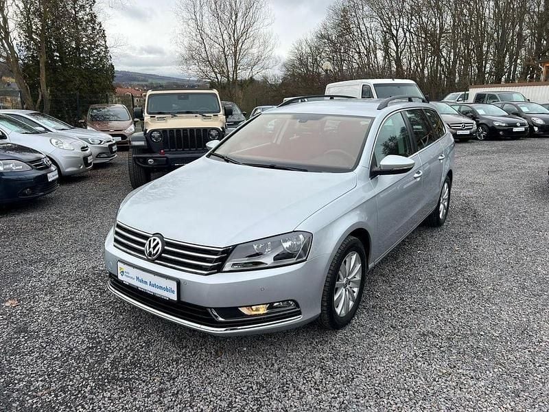 Silber Gebraucht 2012 VW Passat Comfortline Kombi | 9.900 € (Fairer Preis) - Bild 1/4