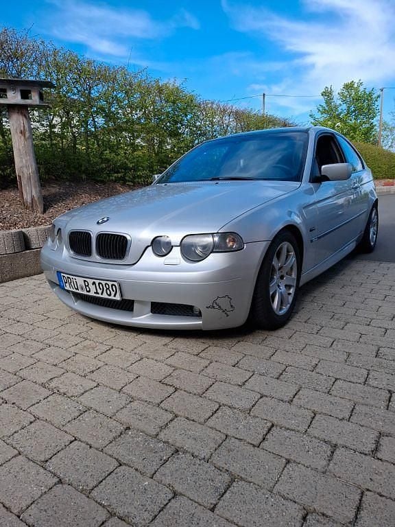 Silber Gebraucht 2001 BMW 325 Sport Line Limousine | 5.500 € - Bild 1/2