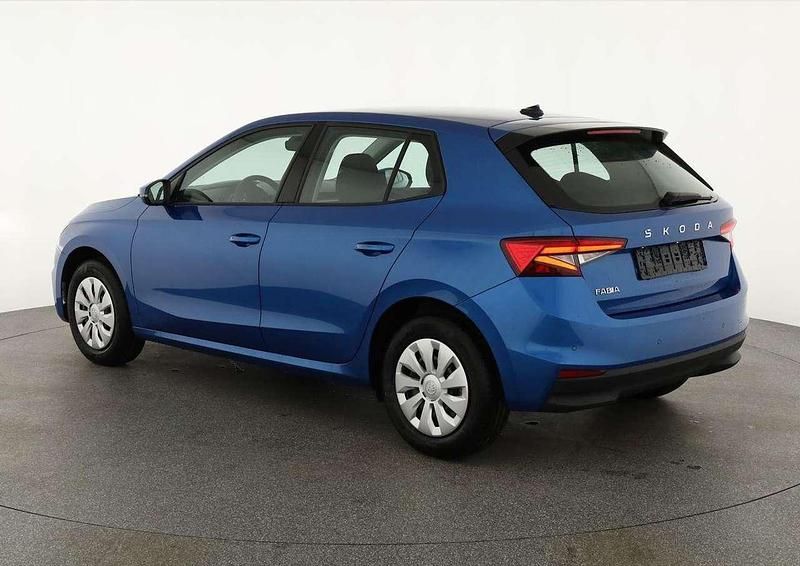 Neu Skoda Fabia Selection 95 PS (69 kW) 2025 Race blue metallic Limousine