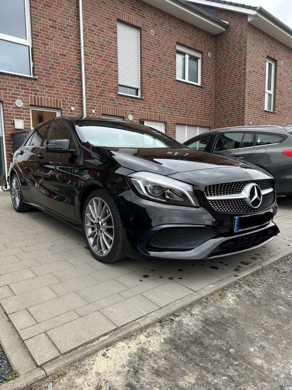 Schwarz Gebraucht 2016 Mercedes A200 AMG line Limousine | 15.900 € (Fairer Preis) - Bild 1/4