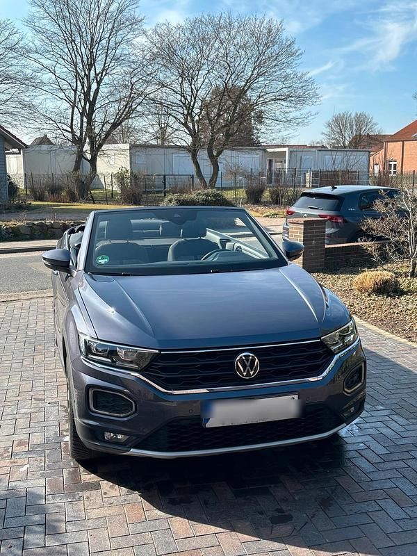 Grau Gebraucht 2021 VW T-Roc Cabriolet Style Cabrio | 22.200 € (Etwas zu teuer) - Bild 1/4