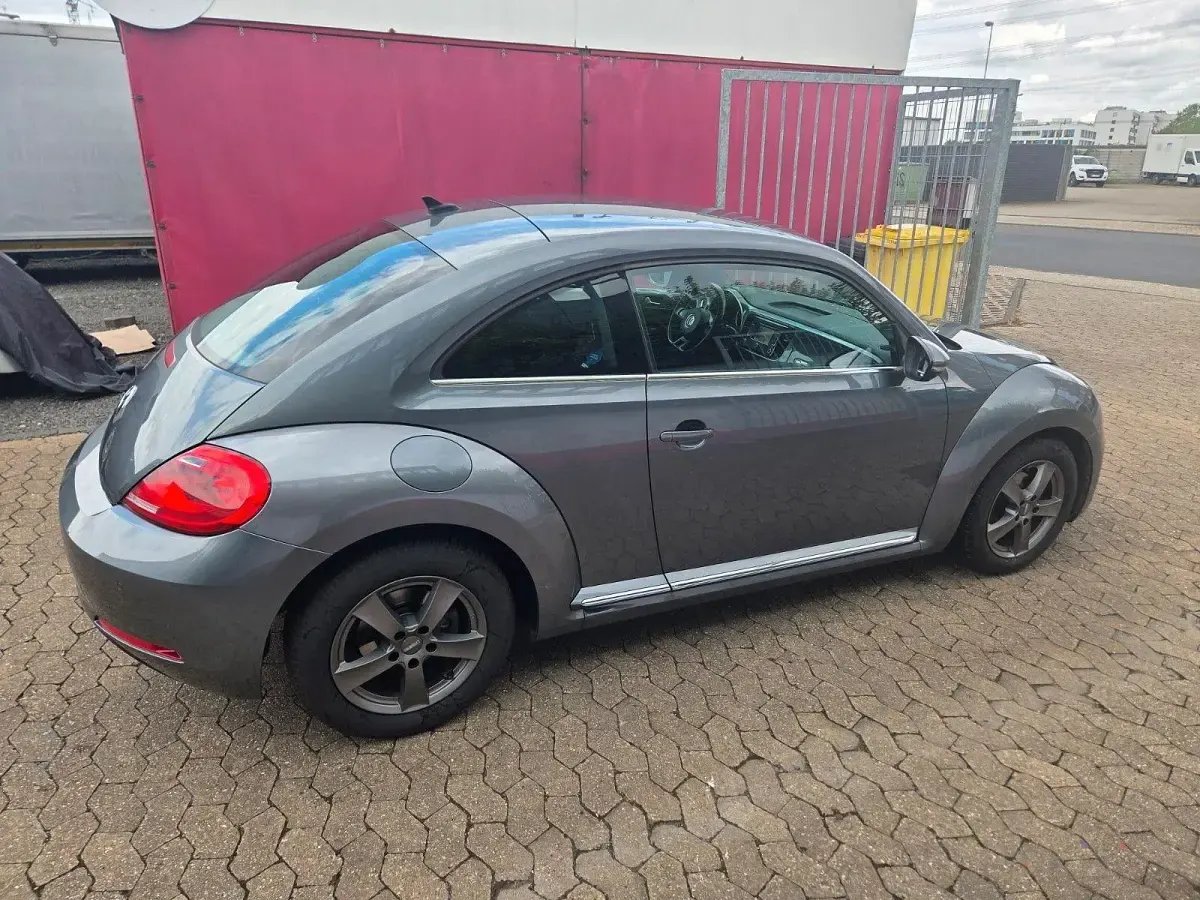 Gebraucht VW Beetle 105 PS (77 kW) 2012 Grau Kleinwagen