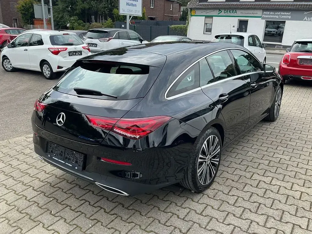 Gebraucht Mercedes CLA200 Shooting Brake 150 PS (110 kW) 2023 Schwarz Kombi