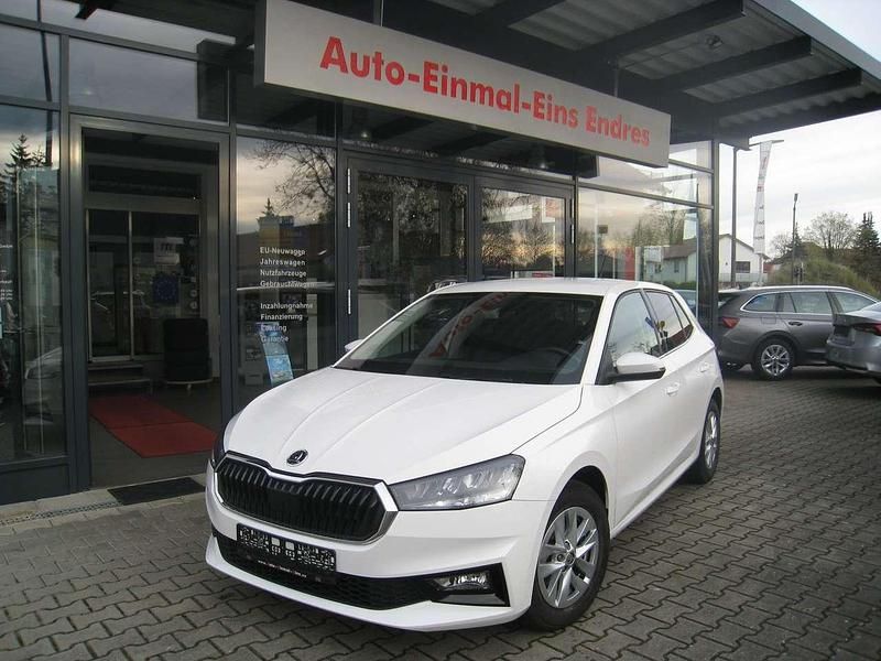 Candyweiss Gebraucht 2022 Skoda Fabia Style Limousine | 15.590 € (Fairer Preis) - Bild 1/4