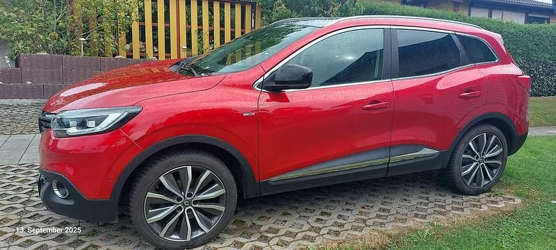 Rot Gebraucht 2015 Renault Kadjar Bose Edition SUV | 10.499 € (Fairer Preis) - Bild 1/4