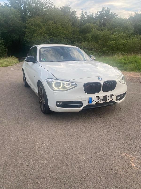 Weiß Gebraucht 2013 BMW 118 Kleinwagen | 8.300 € (Fairer Preis) - Bild 1/4