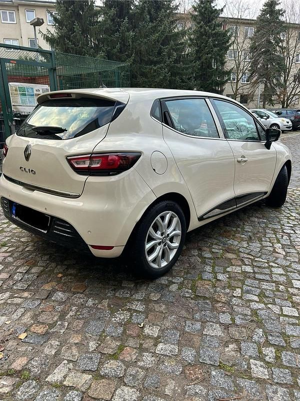 Gelb Gebraucht 2017 Renault Clio IV Kleinwagen | 7.400 € (Fairer Preis) - Bild 1/4
