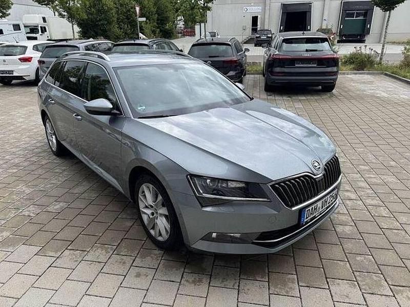 Grau Gebraucht 2017 Skoda Superb Style Kombi | 18.950 € (Fairer Preis) - Bild 1/4