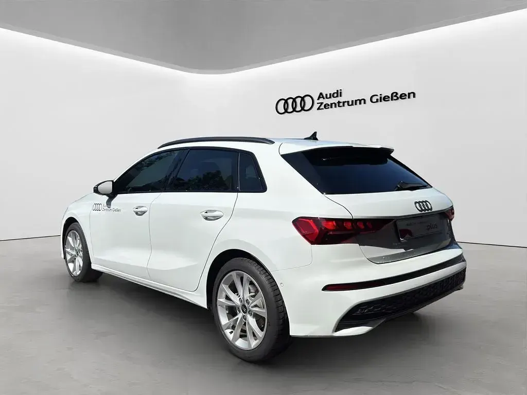 Gebraucht Audi A3 Comfort 204 PS (150 kW) 2026 Gletscherweiß metallic Limousine