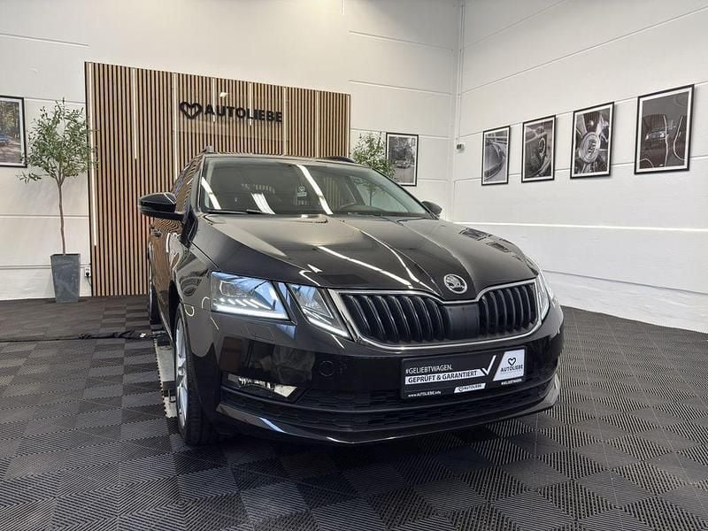Schwarz Gebraucht 2018 Skoda Octavia Ambition Kombi | 19.950 € (Fairer Preis) - Bild 1/4