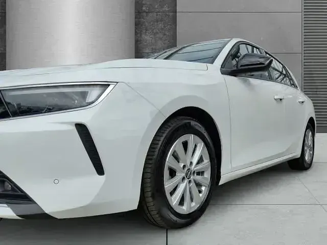 Gebraucht Opel Astra Enjoy 110 PS (80 kW) 2023 Weiß Limousine