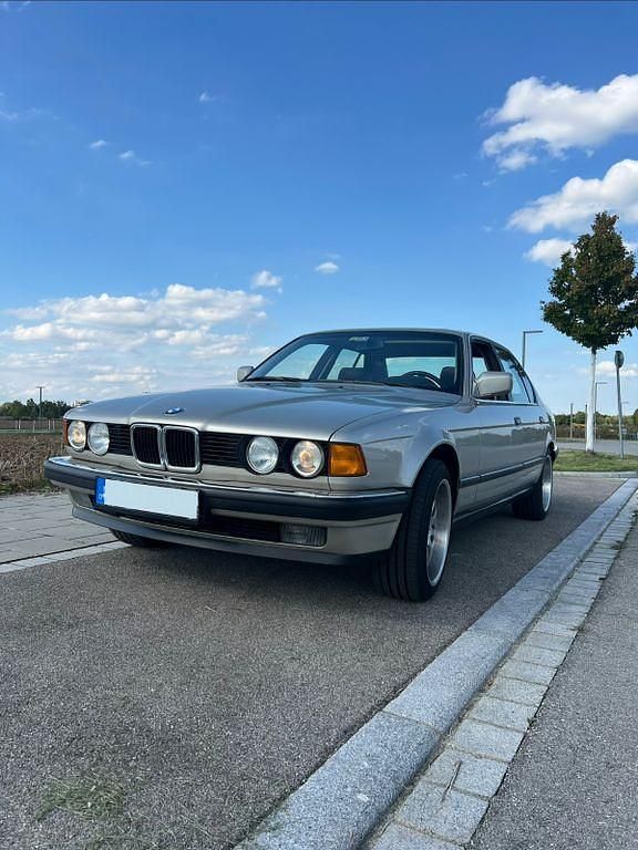 Beige Gebraucht 1989 BMW 730 Limousine | 5.900 € - Bild 1/4