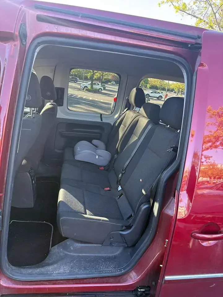 Second-hand VW Caddy Maxi 150 CP (110 kW) 2015 Roșu Monovolum
