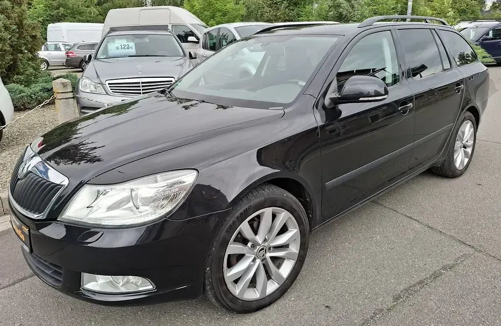 Gebraucht Skoda Octavia Family 140 PS (102 kW) 2012 Schwarz Limousine