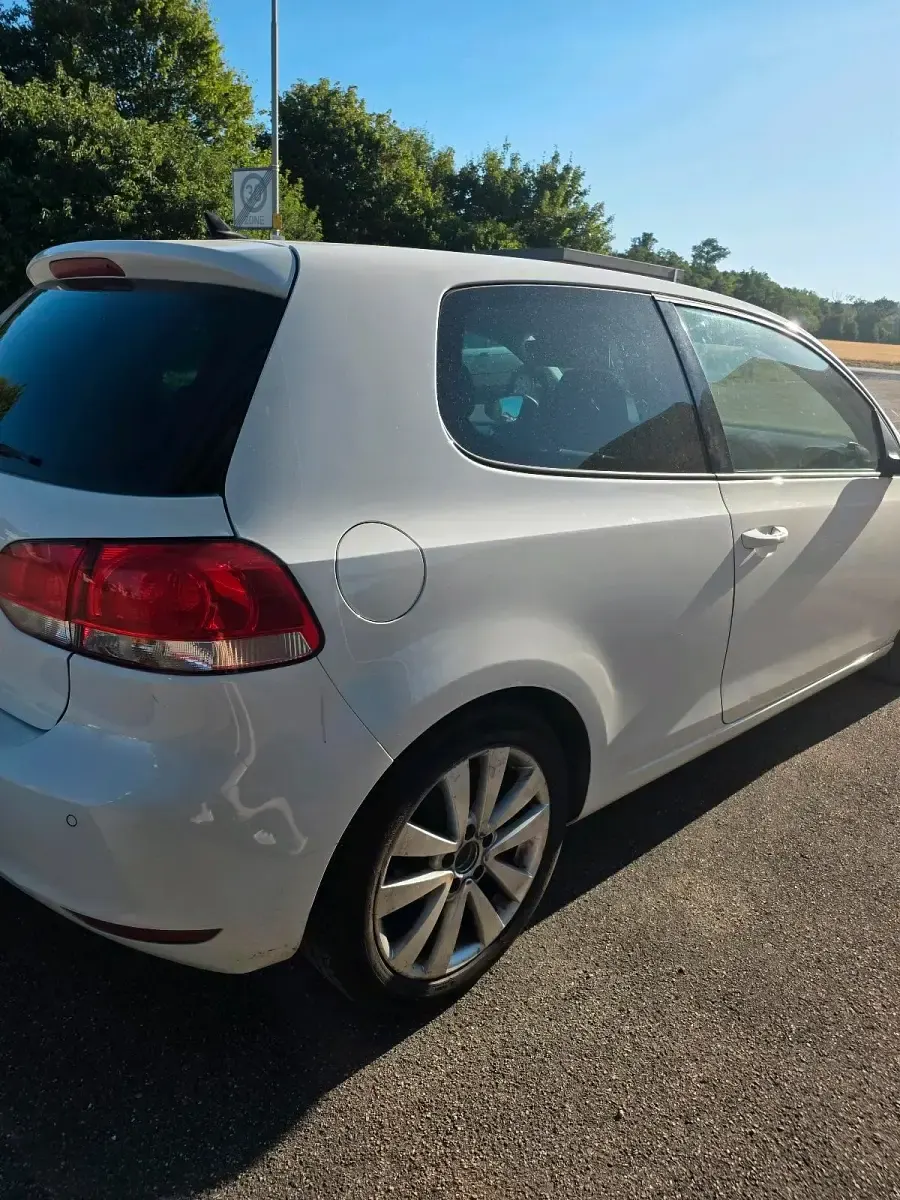 Gebraucht VW Golf VI 102 PS (75 kW) 2010 Weiß Coupé