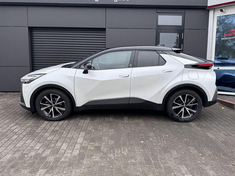 Gebraucht Toyota C-HR Team 140 PS (102 kW) 2024 Platinum white pearl SUV