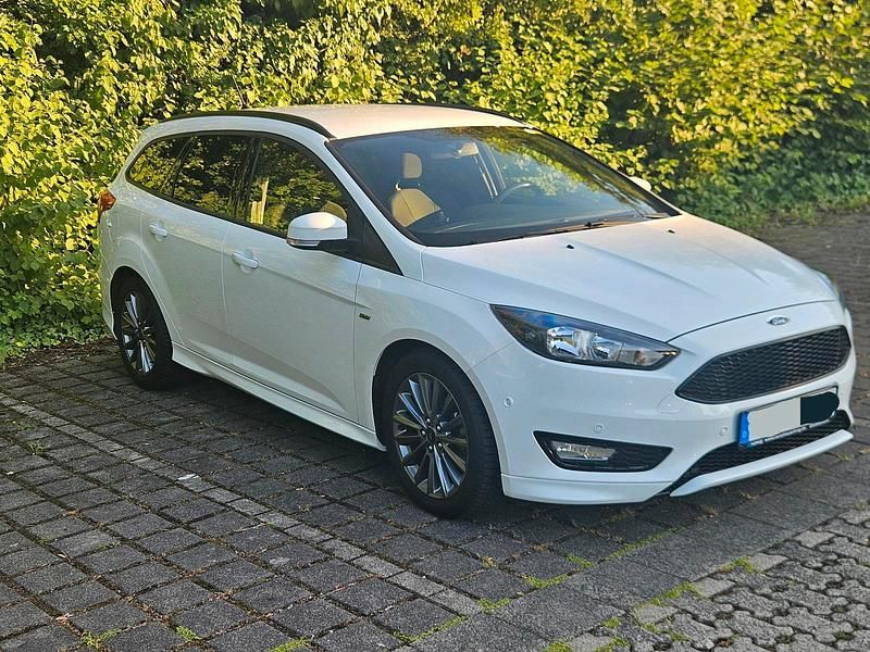 Weiß Gebraucht 2018 Ford Focus ST-Line Kombi | 8.150 € (Guter Preis) - Bild 1/4