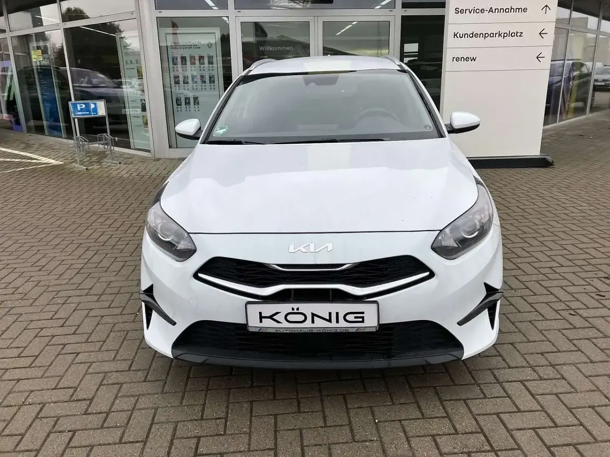 Gebraucht Kia Ceed 101 PS (74 kW) 2023 Carraraweiß Kleinwagen