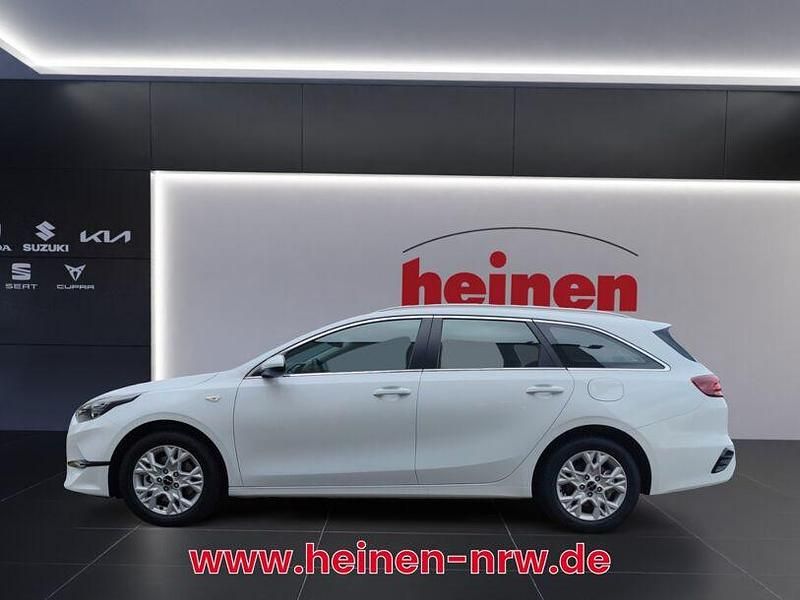 Neu Kia Ceed Vision 140 PS (102 kW) 2025 Silber Kleinwagen