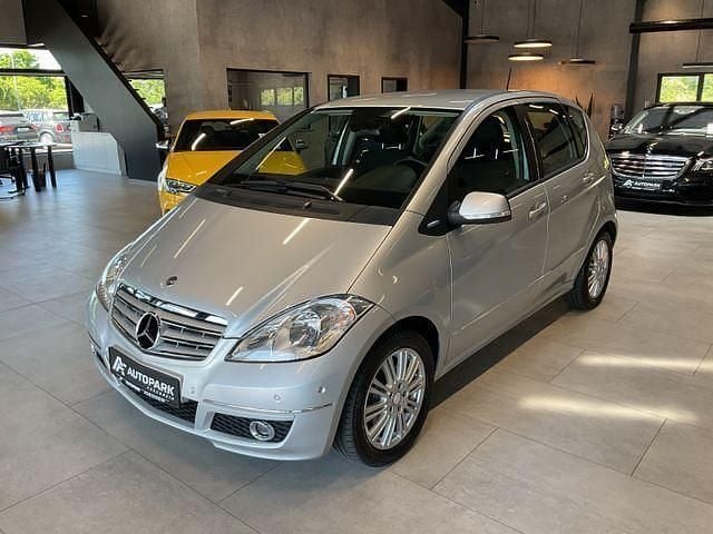 Silber metallic Gebraucht 2010 Mercedes A180 Avantgarde Limousine | 3.980 € (Guter Preis) - Bild 1/4