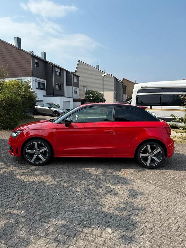 Gebraucht Audi A1 Admired 86 PS (63 kW) 2013 Rot Kleinwagen